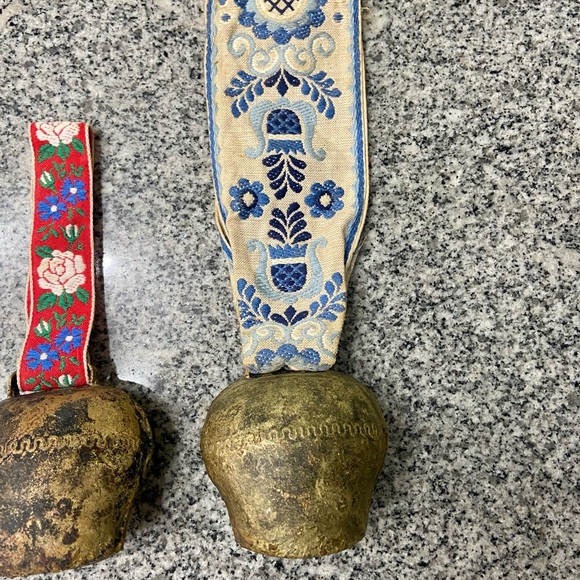 Embroidered Tapestry Cow Bells (2) Vtg Floral Wall Hanging Farmhouse Cottagecore - Picture 4 of 16